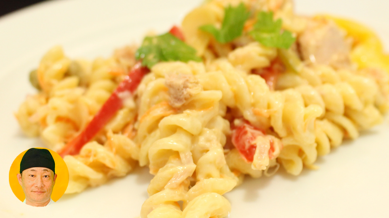 Salada de macarrão com atum