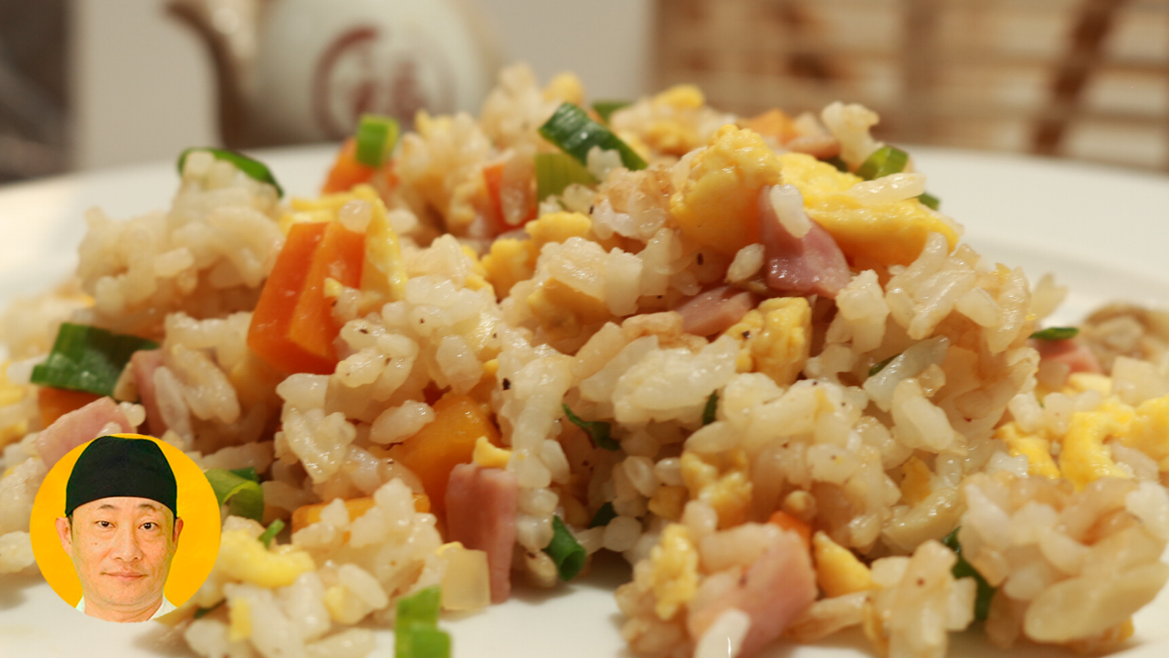 Yakimeshi a moda do kazu e molho para peixe