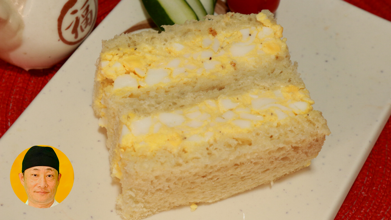 Sanduiche de ovo japonês e omelete almofada